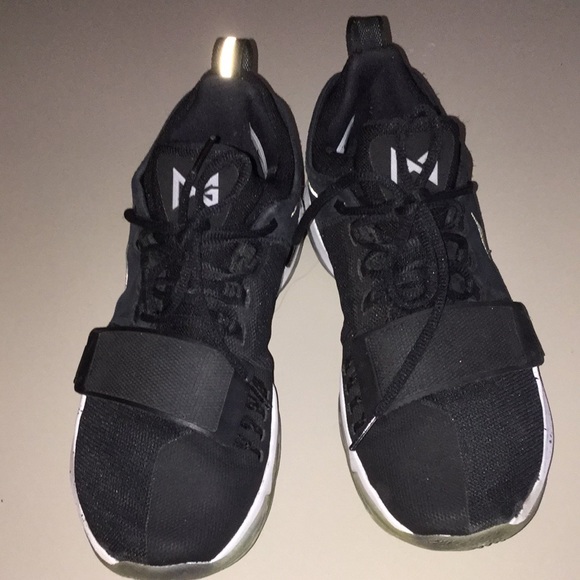 womens nike basketball shoes with velcro strap